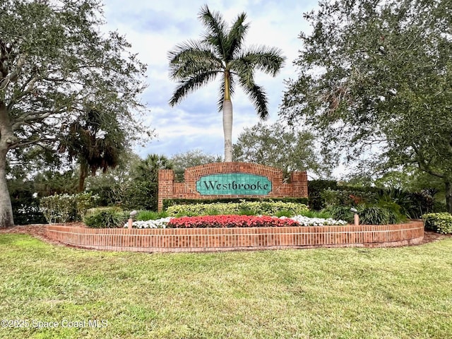 community / neighborhood sign with a lawn