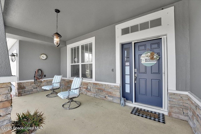 doorway to property with covered porch