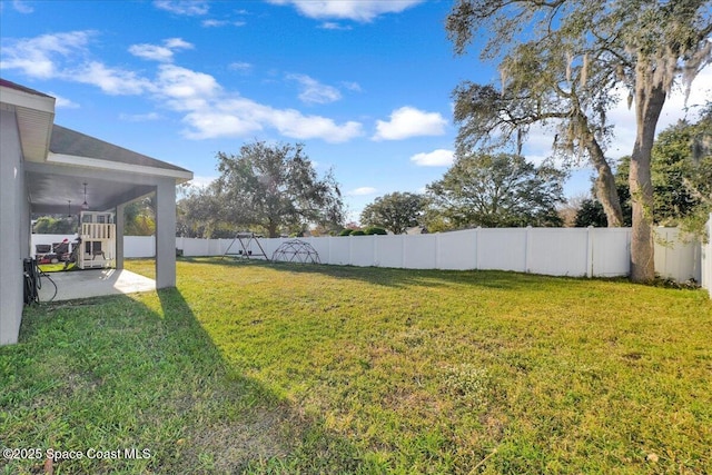 view of yard featuring a patio