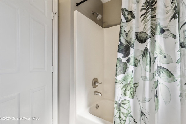 bathroom featuring shower / tub combo