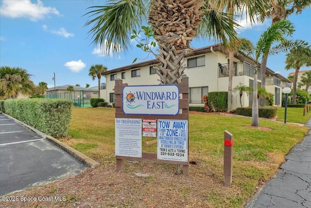 community sign with a lawn