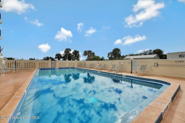 view of swimming pool