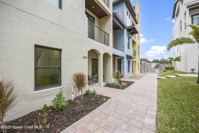 view of home's community with a lawn