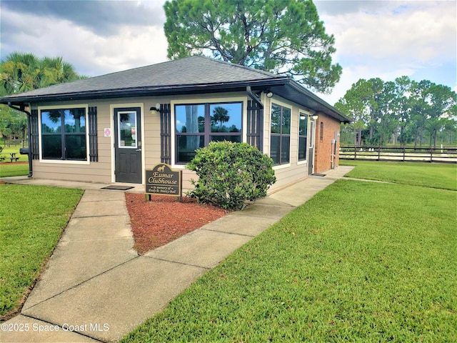 view of front of house with a front yard