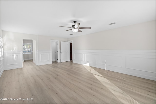 unfurnished room featuring light hardwood / wood-style floors and ceiling fan