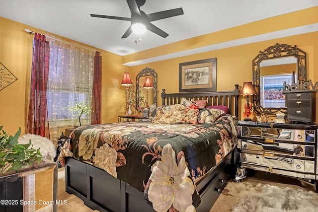 bedroom with ceiling fan