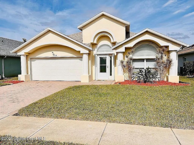 view of front of home featuring a garage and a front yard