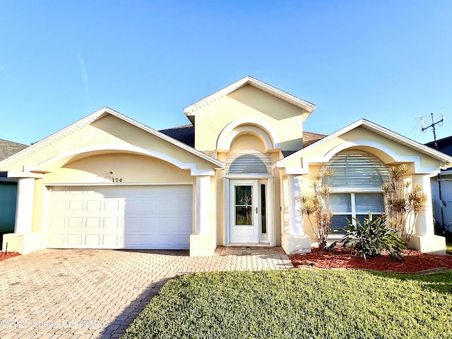 view of front facade with a garage and a front yard