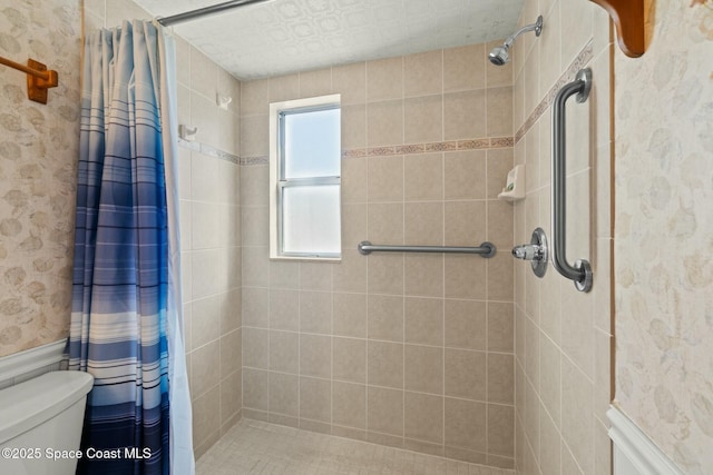 bathroom with curtained shower and toilet