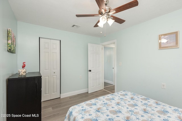 bedroom with light hardwood / wood-style floors, a closet, and ceiling fan