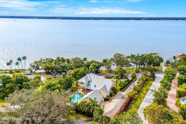 bird's eye view featuring a water view