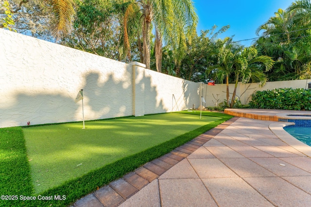 view of yard featuring a patio area