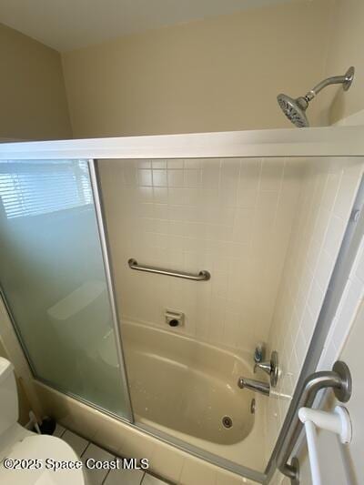 full bathroom featuring toilet and enclosed tub / shower combo