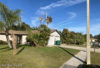 view of front of home featuring a garage, concrete driveway, and a front lawn