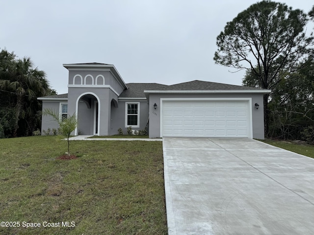 view of front of home featuring stucco siding, a shingled roof, a front yard, a garage, and driveway