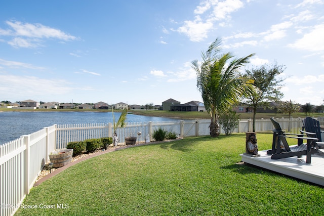 view of yard featuring a water view