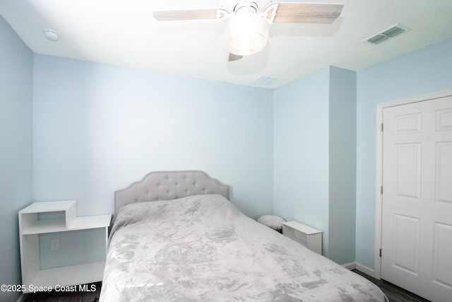 bedroom with ceiling fan