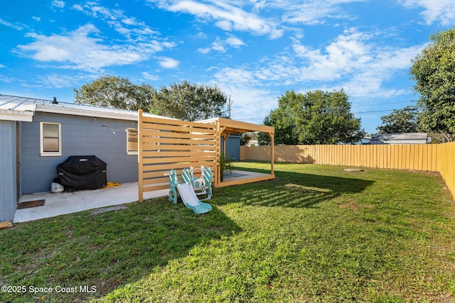 view of yard with a patio