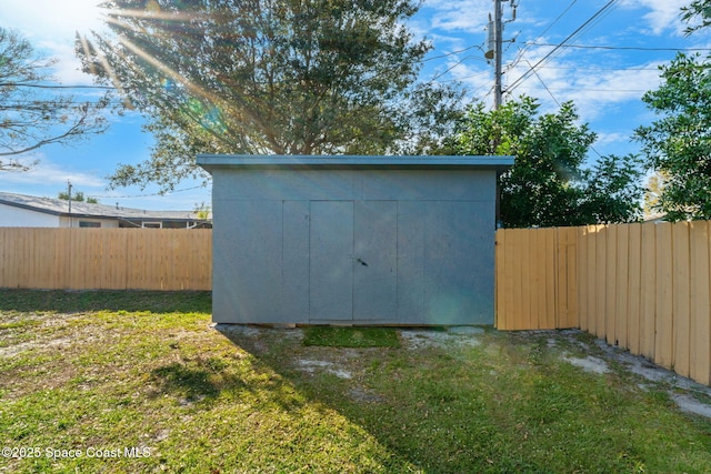 view of outdoor structure featuring a yard