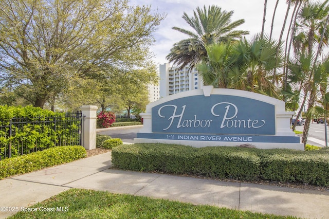 view of community / neighborhood sign