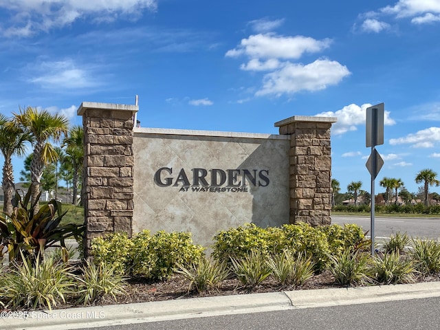 view of community / neighborhood sign