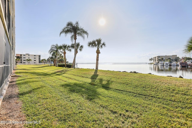 view of yard featuring a water view