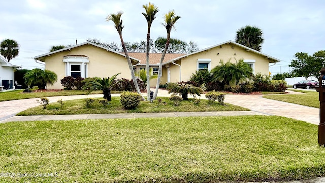 single story home featuring a front lawn