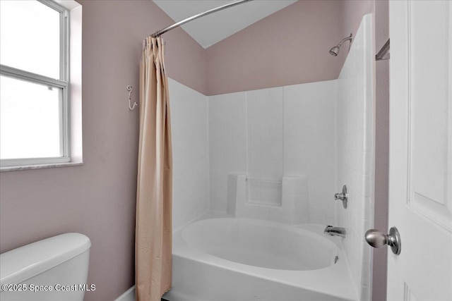 bathroom featuring shower / tub combo with curtain and toilet