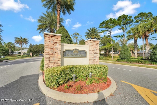 view of community / neighborhood sign