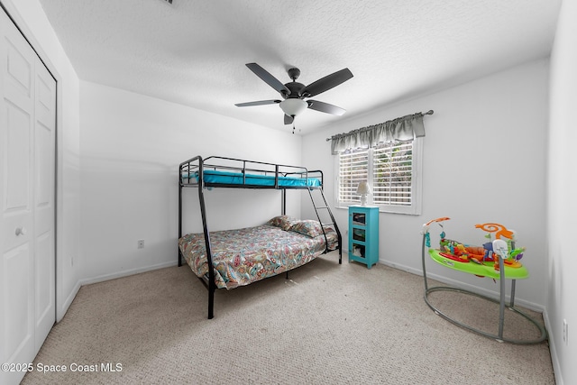 bedroom with ceiling fan, a textured ceiling, and a closet