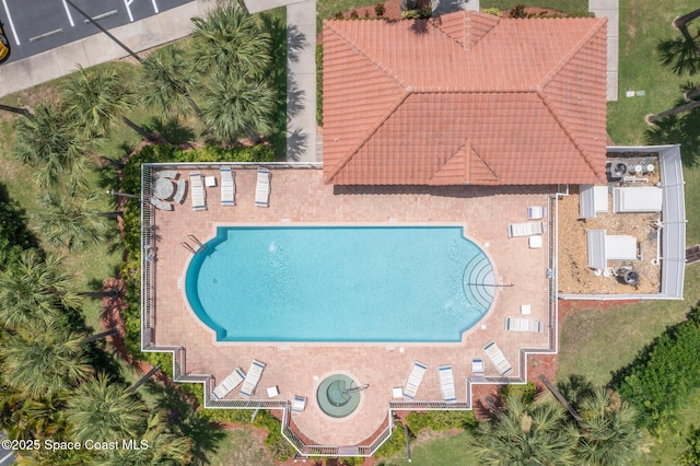 view of swimming pool