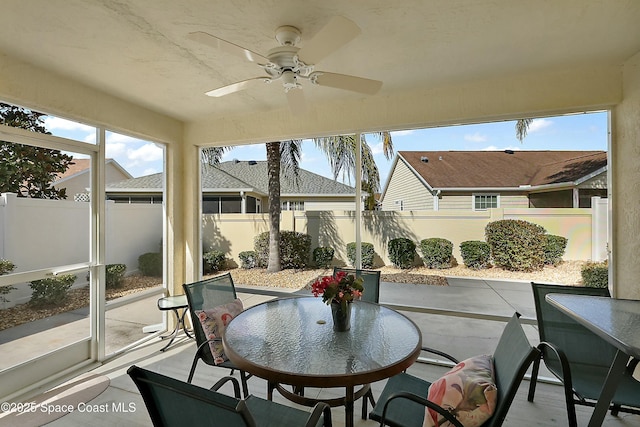 sunroom with ceiling fan