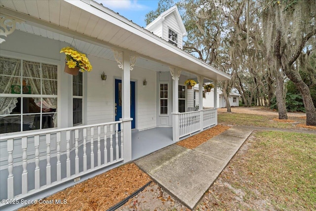 property entrance with covered porch