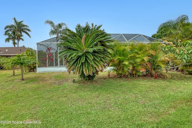 view of yard featuring a lanai