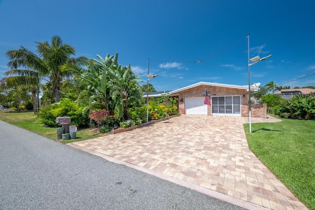 view of front facade with a garage and a front yard