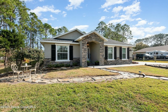 view of front of property featuring a front yard