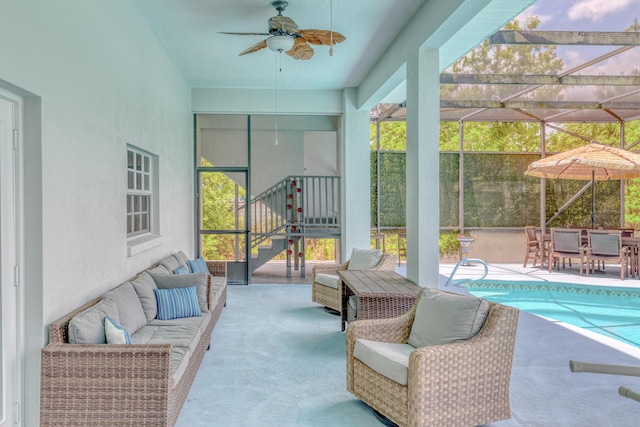 sunroom with ceiling fan