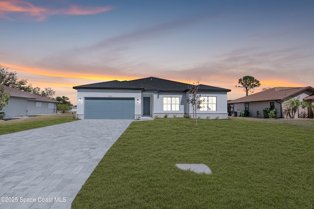 view of front facade featuring a garage and a yard