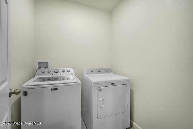 washroom featuring washing machine and clothes dryer