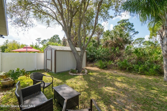 view of yard featuring a storage unit