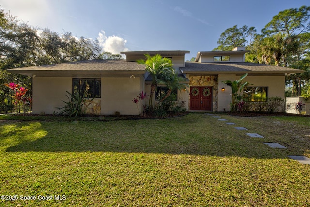 view of front of home with a front lawn