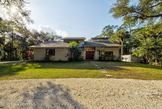 view of front of property with a front yard