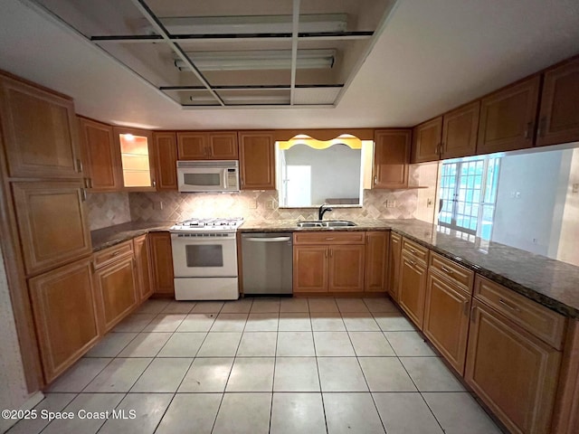 kitchen featuring sink, white appliances, plenty of natural light, and kitchen peninsula