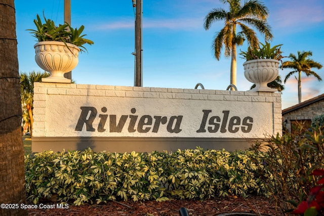 view of community / neighborhood sign