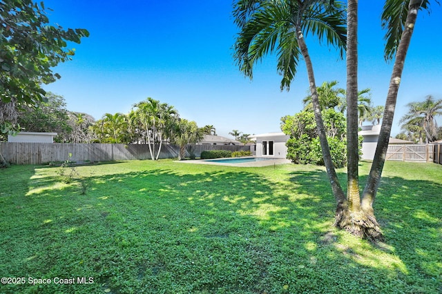 view of yard featuring a fenced in pool