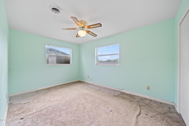 carpeted empty room featuring ceiling fan