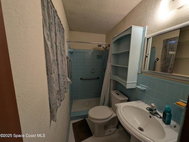 bathroom featuring sink, tile walls, a textured ceiling, curtained shower, and toilet