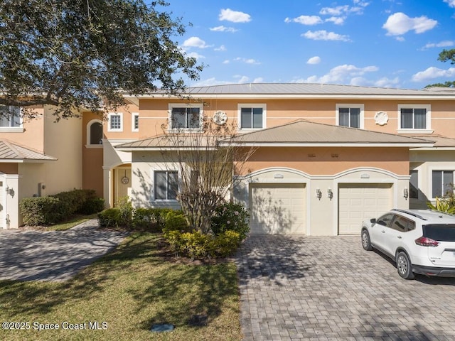 townhome / multi-family property featuring a garage