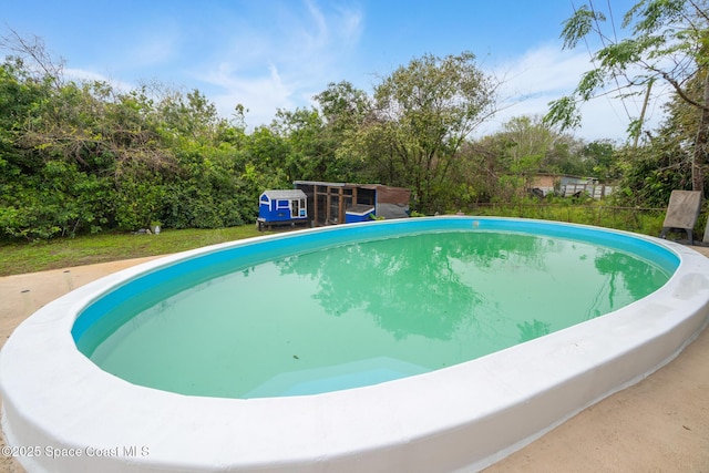 view of outdoor pool