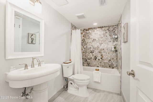 bathroom with shower / tub combo with curtain and toilet